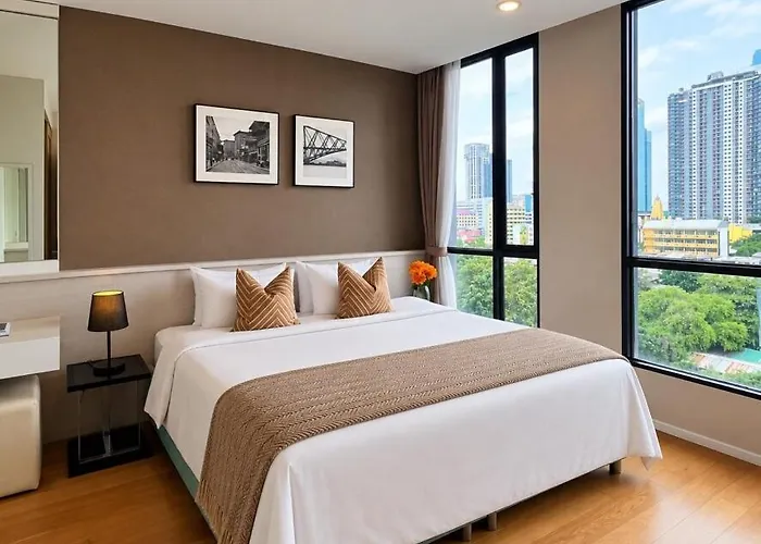 Ekkamai And Thonglor On Highfloor Skyline View With 24-hour Easy Self Checkin Access To Skybar Pool Gym Sky Terrace * Bangkok
