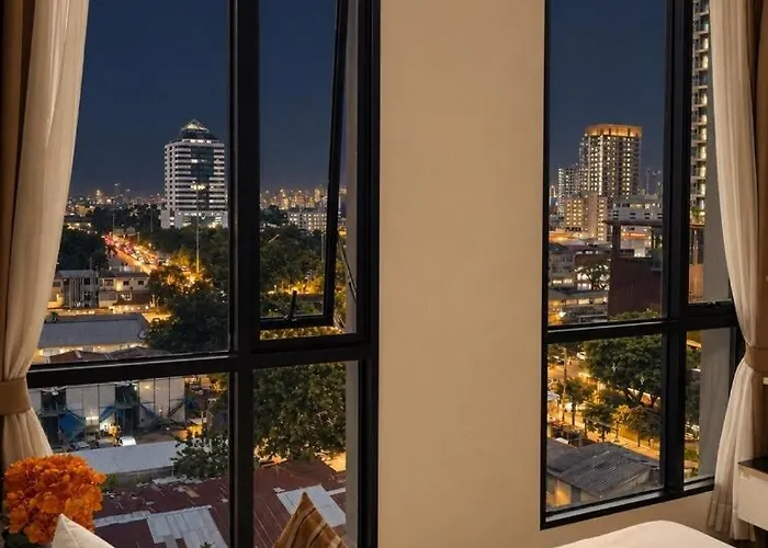 Ekkamai And Thonglor On Highfloor Skyline View With 24-hour Easy Self Checkin Access To Skybar Pool Gym Sky Terrace Apartment *