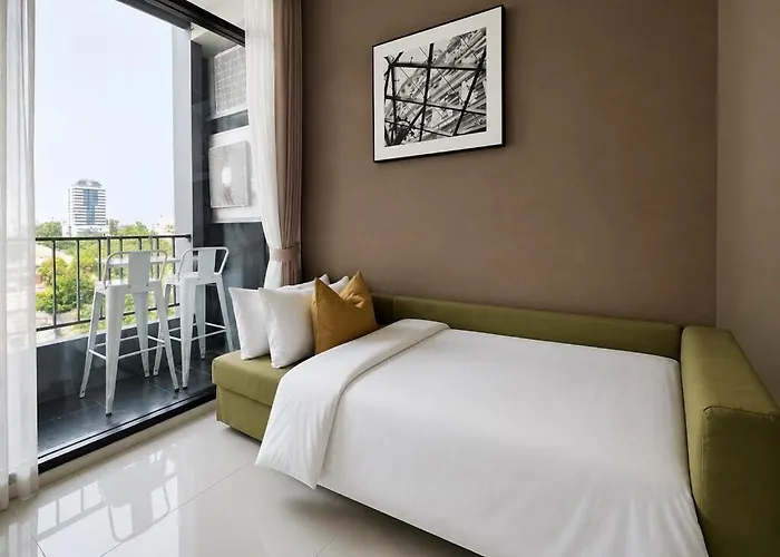 Ekkamai And Thonglor On Highfloor Skyline View With 24-hour Easy Self Checkin Access To Skybar Pool Gym Sky Terrace Apartment *