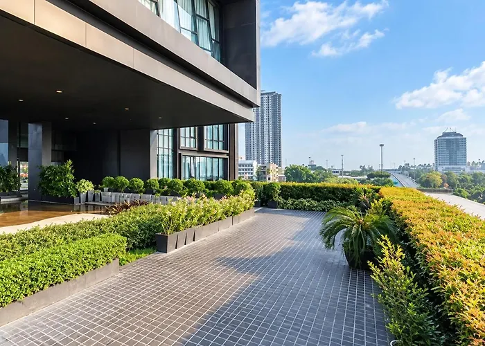 Apartment Ekkamai And Thonglor On Highfloor Skyline View With 24-hour Easy Self Checkin Access To Skybar Pool Gym Sky Terrace
