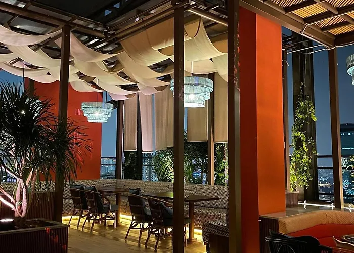 Ekkamai And Thonglor On Highfloor Skyline View With 24-hour Easy Self Checkin Access To Skybar Pool Gym Sky Terrace