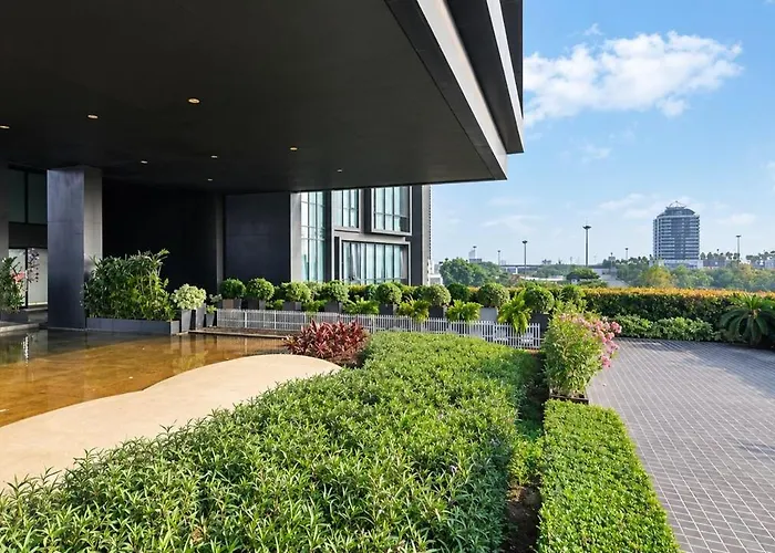 Ekkamai And Thonglor On Highfloor Skyline View With 24-hour Easy Self Checkin Access To Skybar Pool Gym Sky Terrace *