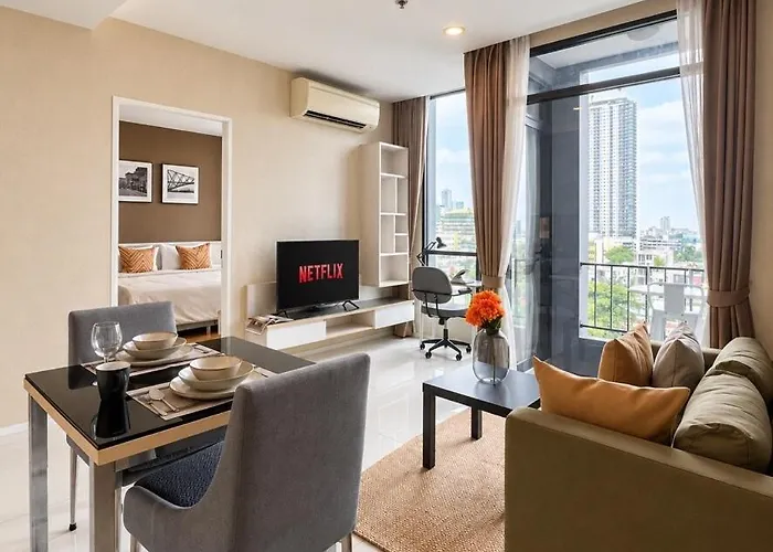 Ekkamai And Thonglor On Highfloor Skyline View With 24-hour Easy Self Checkin Access To Skybar Pool Gym Sky Terrace Apartment